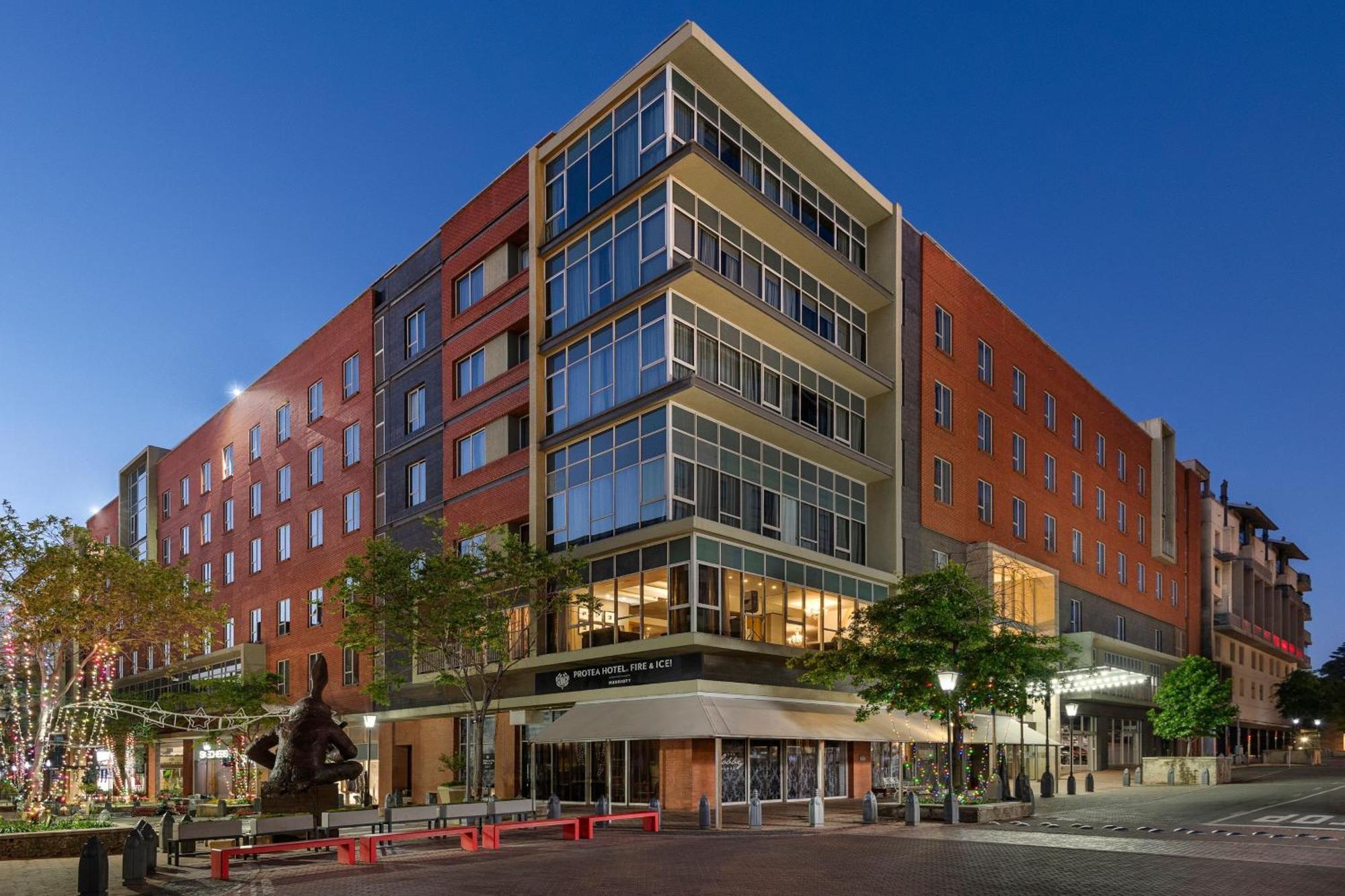 Protea Hotel Fire & Ice! By Marriott Johannesburg Melrose Arch Exterior photo