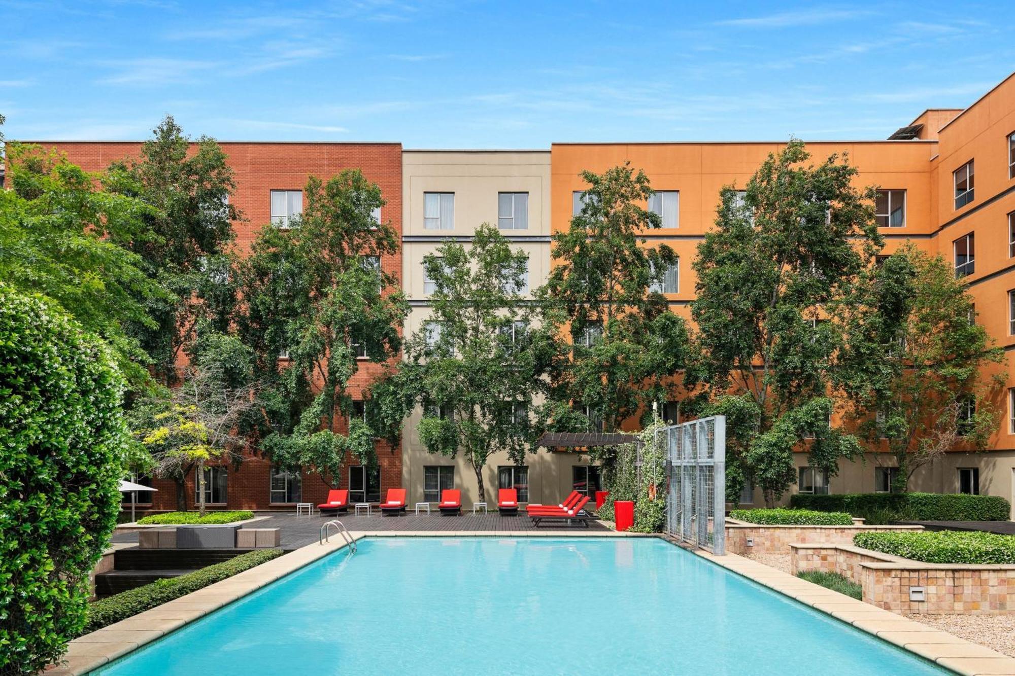Protea Hotel Fire & Ice! By Marriott Johannesburg Melrose Arch Exterior photo