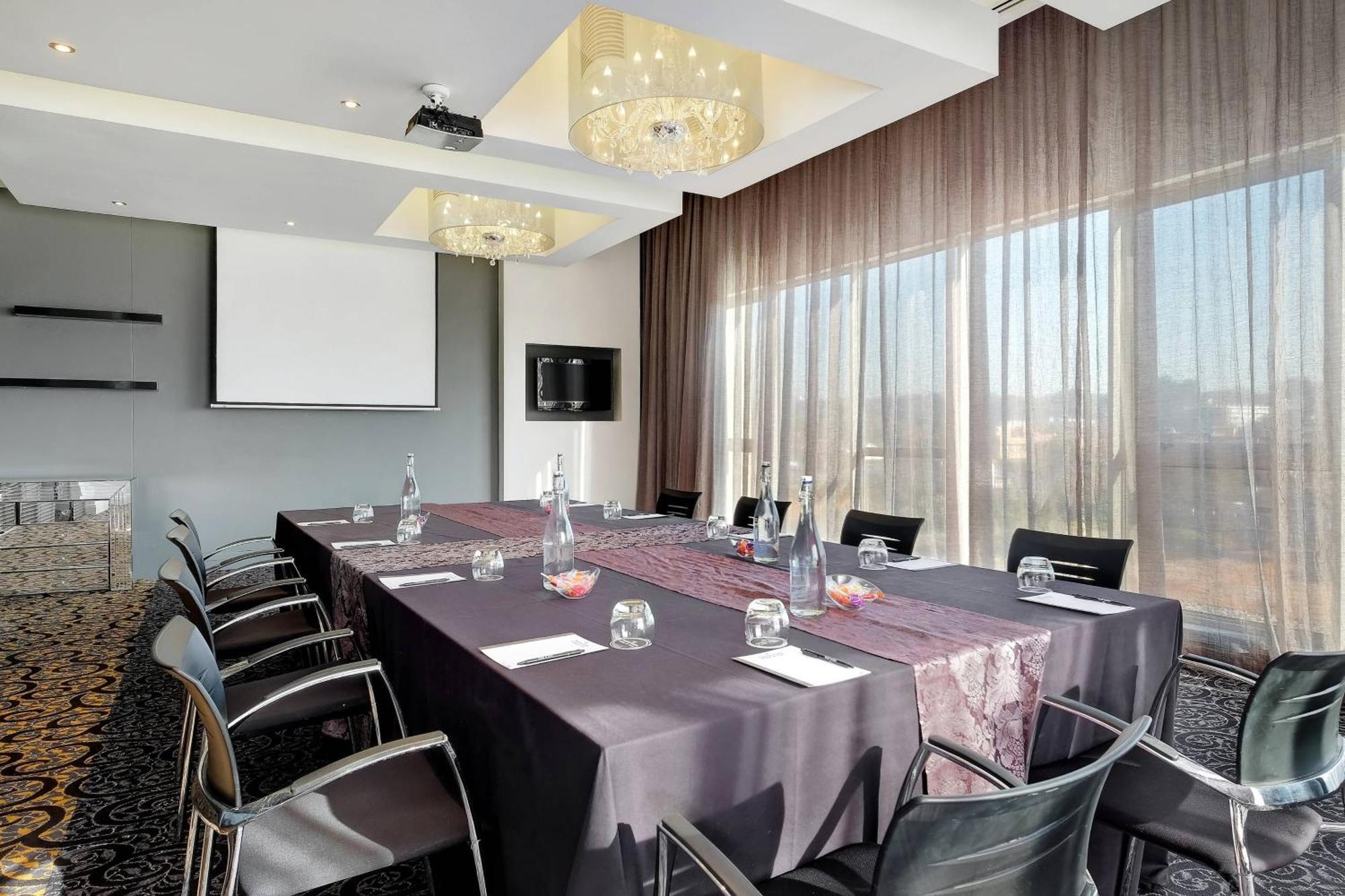 Protea Hotel Fire & Ice! By Marriott Johannesburg Melrose Arch Exterior photo
