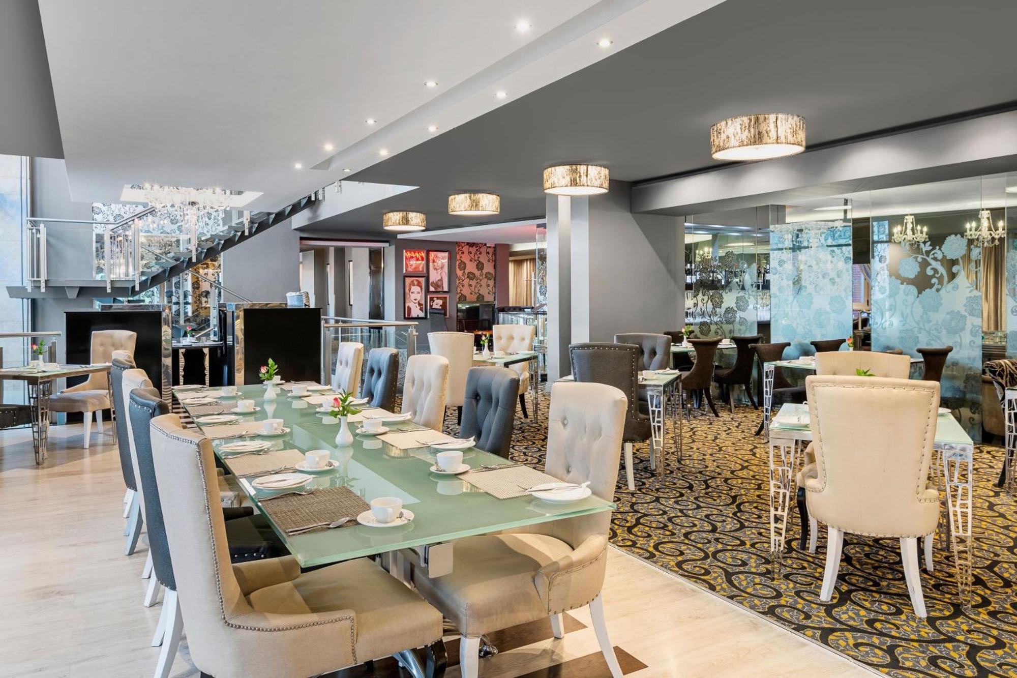 Protea Hotel Fire & Ice! By Marriott Johannesburg Melrose Arch Exterior photo