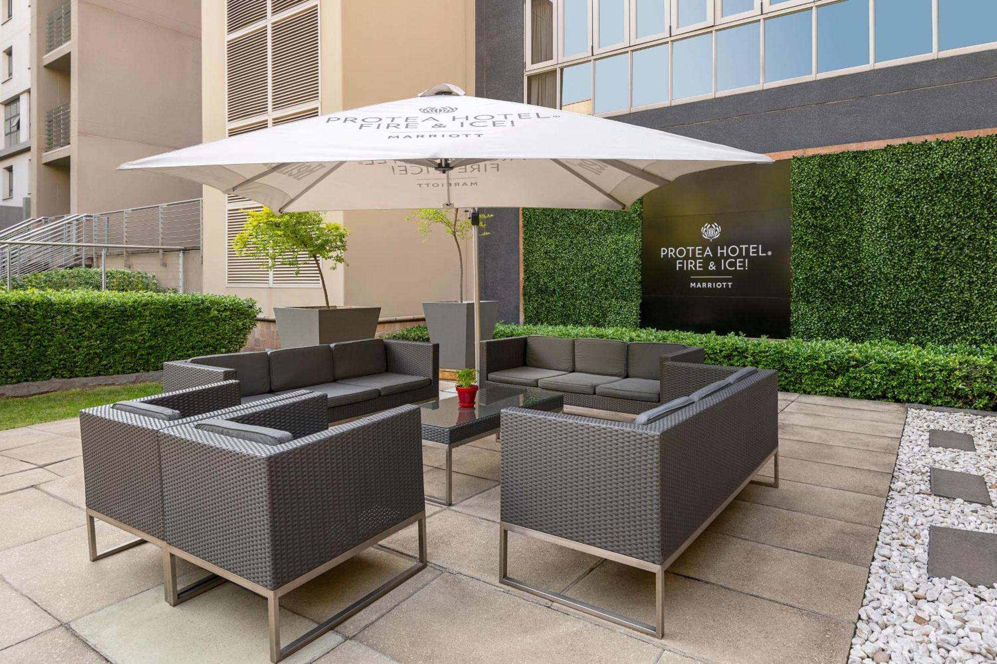 Protea Hotel Fire & Ice! By Marriott Johannesburg Melrose Arch Exterior photo