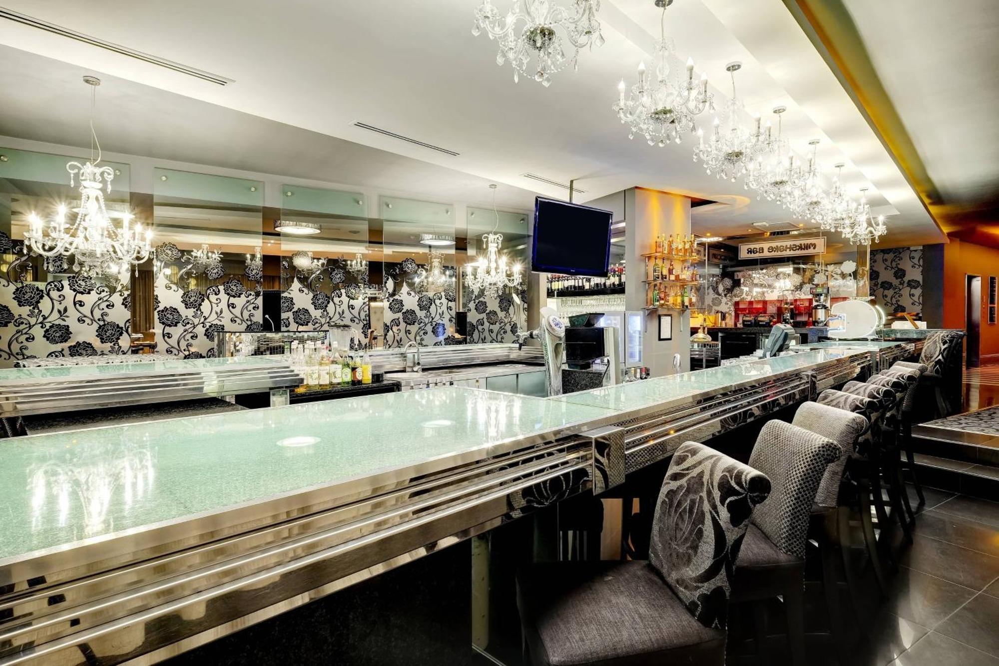 Protea Hotel Fire & Ice! By Marriott Johannesburg Melrose Arch Exterior photo